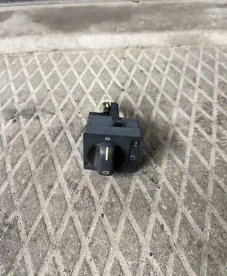 Volvo S70 V70 V70 XC Light switch 8622023 99W12E 7923