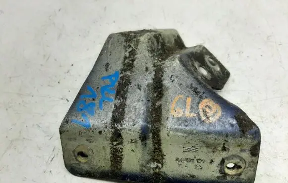Seat Ibiza III (6L) Fender mounting bracket 6L0821136A