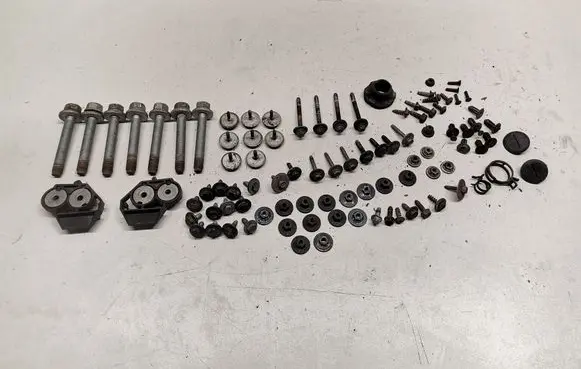 Mercedes-Benz C W205 Nuts/bolts 