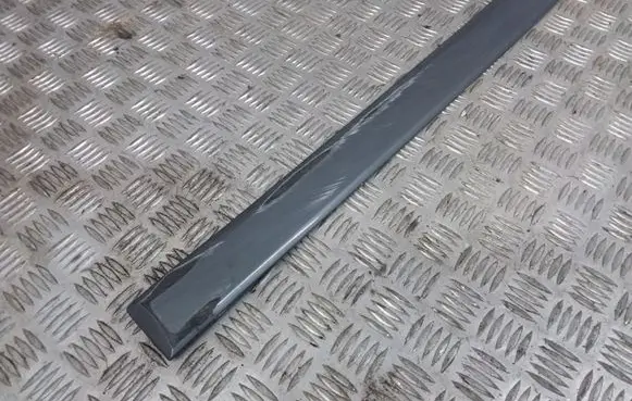 Opel Zafira B Rear door trim (molding) 13137774