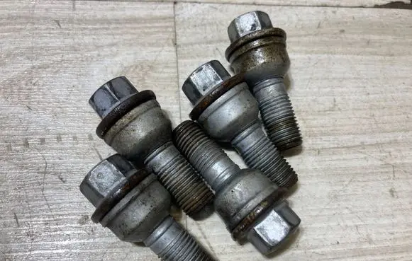 Audi Q3 F3 Nuts/bolts