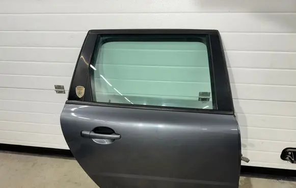 Volvo V70 Front door