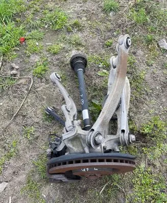 Audi Q7 4M Front wheel hub
