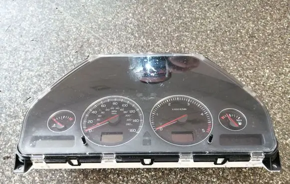 Volvo XC90 Speedometer (instrument cluster) 30746111