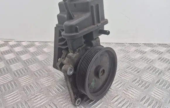 Mercedes-Benz E W212 Power steering pump A0064664701 7693900514