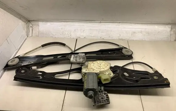 Mercedes-Benz E W211 Front door window regulator with motor A2117200246