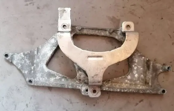 Volkswagen Crafter EGR valve cooler bracket 03L131535D 03L131535E