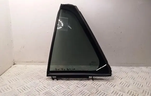 Toyota Avensis T270 Rear vent window glass 6812405110 6818905070