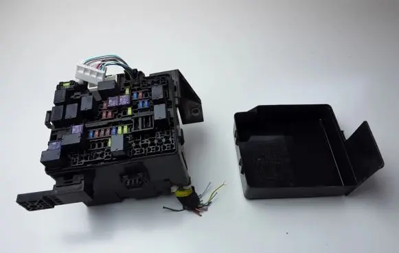 Mitsubishi L200 Fuse module 8565A368
