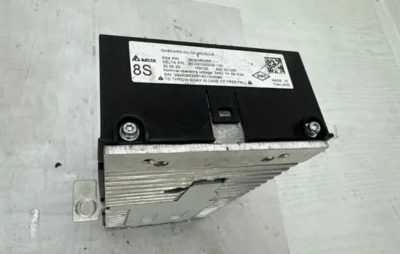 Renault Clio IV Voltage converter/converter module 2Q2406026R