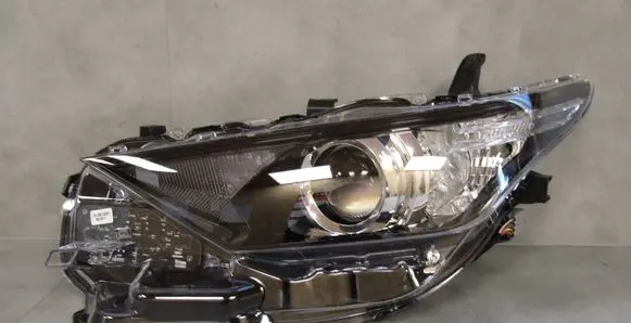 Toyota Auris E180 Headlight/headlamp 8117002K30 90078096