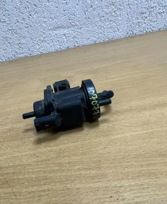 Mercedes-Benz C W203 Engine mount vacuum valve A0005450427 D7077