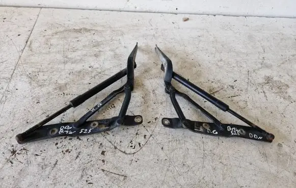 BMW 5 E39 Tailgate/trunk/boot hinge 41518159397