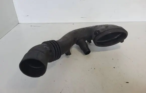 BMW X3 E83 Turbo air intake inlet pipe/hose 7787862