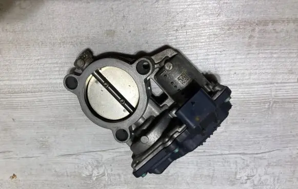 BMW 1 F20 F21 Electric throttle body valve 7618838 13547618838