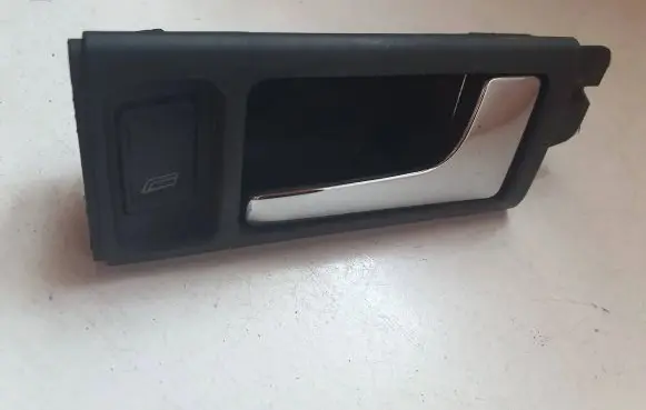 Audi A6 S6 C4 4A Front door interior handle 4A0837020C