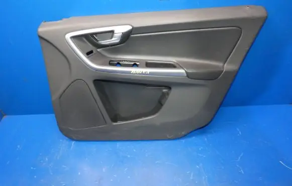 Volvo XC60 Front door card panel trim 