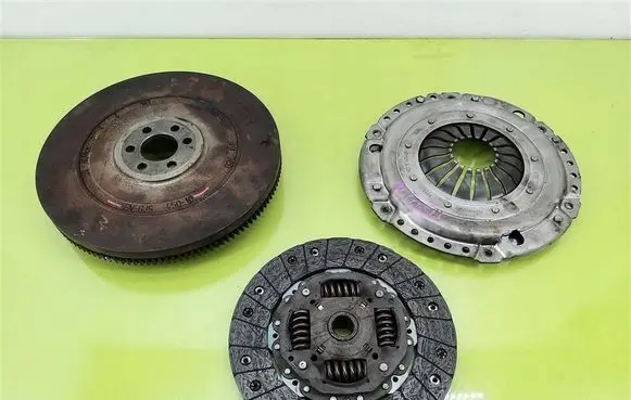 Skoda Yeti (5L) Clutch set kit 323079710