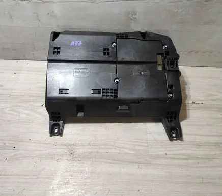 Mercedes-Benz A W177 Fuse box cover A2475402406 1111307