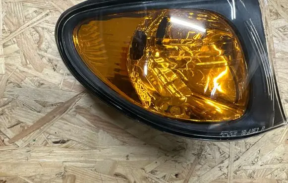 BMW 3 E46 Front indicator light 18A163R