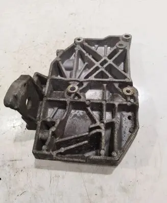 Audi A4 S4 B6 8E 8H Engine mounting bracket 038260885C