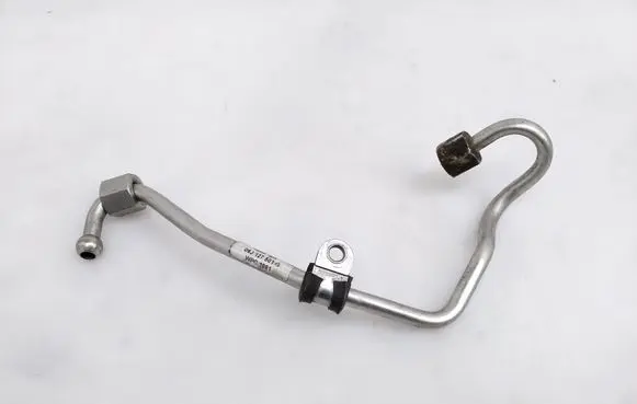 Fuel injector supply line/pipe