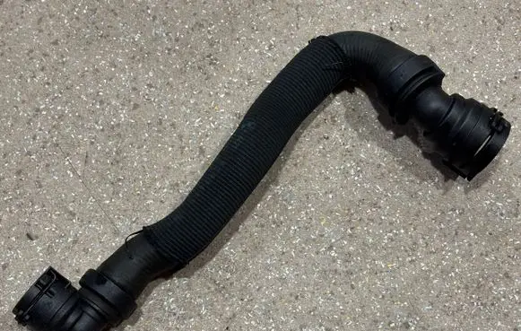 BMW 5 G30 G31 Engine coolant pipe/hose 9299619