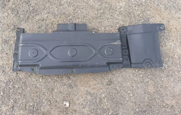Rear underbody cover/under tray