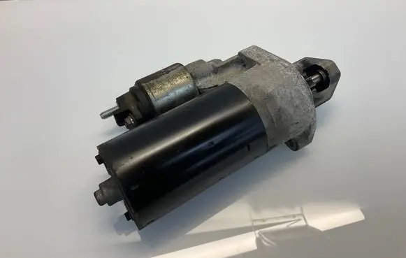 Mercedes-Benz E W211 Starter motor 0001115046