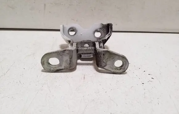 KIA Stonic Front door lower hinge 