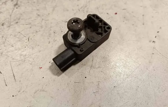 Opel Insignia B Airbag deployment crash/impact sensor 13587740