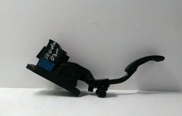 Skoda Octavia Mk1 (1U) Accelerator throttle pedal 0281002348 1J2723503K