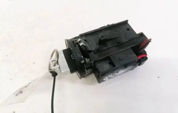 Volkswagen PASSAT B6 Ignition lock 3C0905843M 33303301