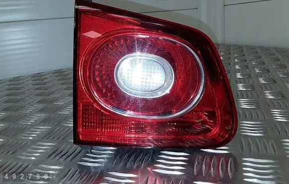 Volkswagen Tiguan Tailgate rear/tail lights 5N0945093C