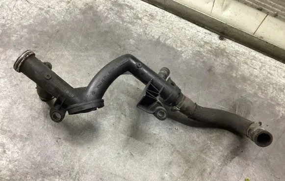 Coolant pipe/hose