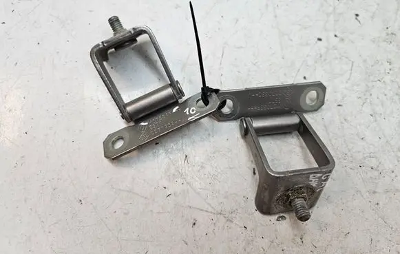 Renault Clio III Tailgate/trunk/boot hinge M07338R
