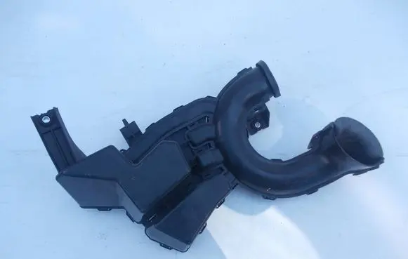 Nissan Juke I F15 Air intake duct part 70390758