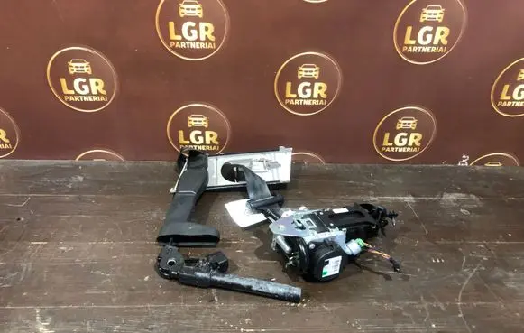 Volvo V60 Front seatbelt 616155800