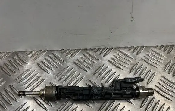 BMW M5 F90 Fuel injector 7852362