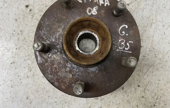 Suzuki Grand Vitara II Rear wheel hub