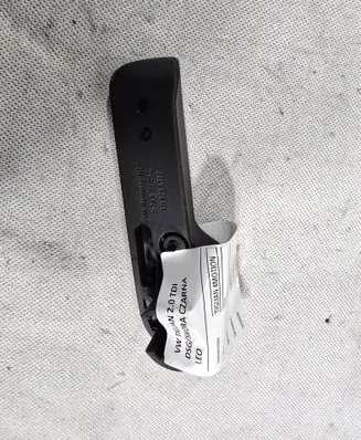 Volkswagen Tiguan Engine bonnet (hood) release handle 1K1823533C
