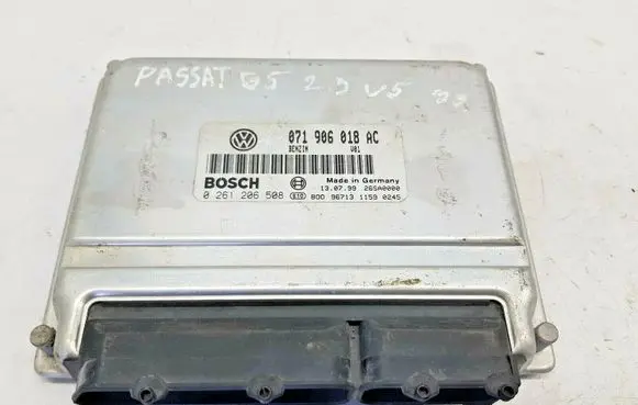 Volkswagen PASSAT B5 Engine control unit/module 071906018AC nr2207