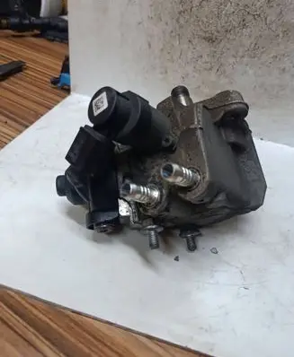 Volkswagen PASSAT B7 Fuel injection high pressure pump 0445010526 03L130755L