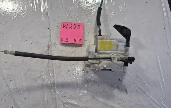 Alfa Romeo 159 Rear door lock 131224545