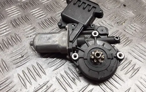 Toyota Yaris Front door window regulator motor 857010F010 983717100 983588103