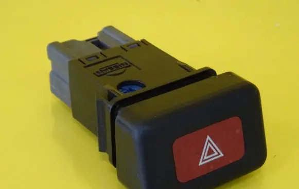 Nissan Almera N16 Hazard light switch