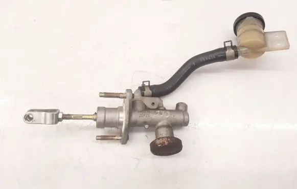 Nissan Almera N16 Clutch master cylinder