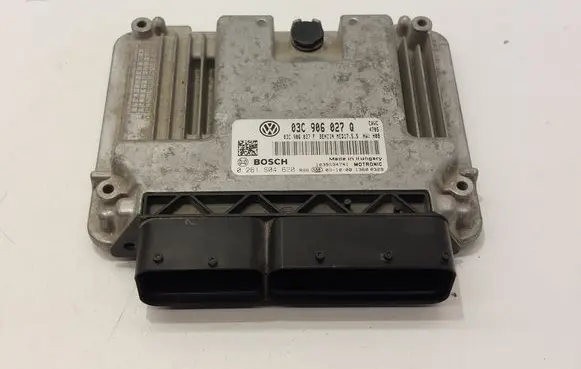 Volkswagen Touran I Engine control unit/module 03C906027Q