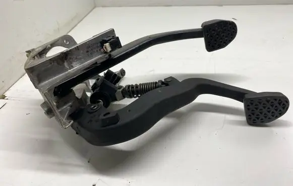 BMW 1 E81 E87 Pedal assembly 42322503 AIS19003