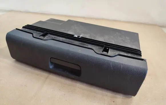 Volkswagen Touran I Glove box 1T0881580D
